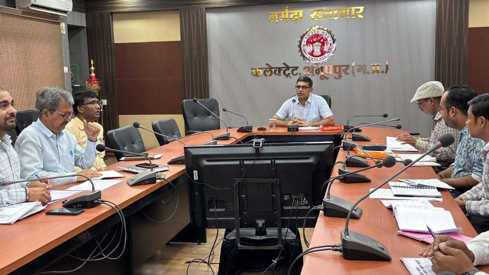 निर्माण कार्यों में लापरवाही बर्दाश्त नहीं, गुणवत्ता और समय-सीमा सर्वोच्च प्राथमिकता: कलेक्टर रत्नाकर झा