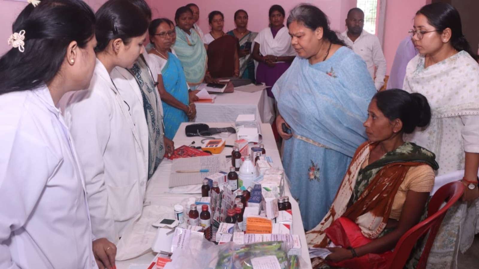 कमिश्नर ने स्वास्थ्य शिविर का किया निरीक्षण, गुणवत्तापूर्ण स्वास्थ्य सेवाएं सुनिश्चित करने के दिए निर्देश