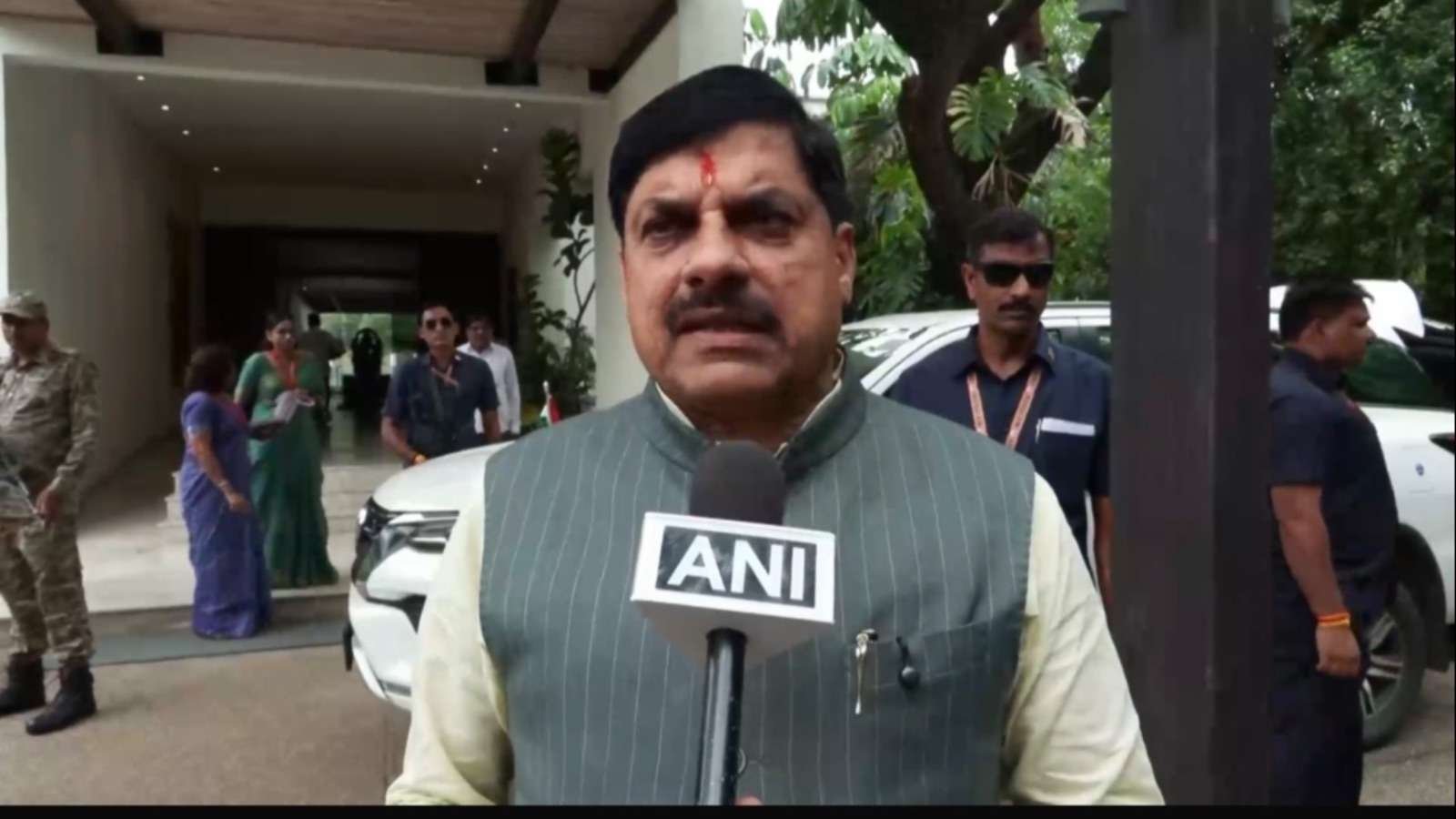 अरविंद ग्रुप के ऑनर से मिले सीएम डॉ. मोहन, बोले- रोजगार की दृष्टि से इनका निवेश अहम