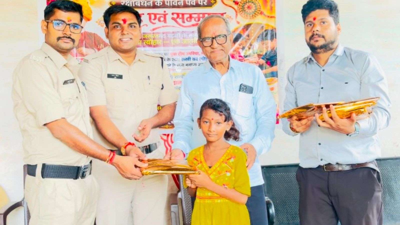 रक्षाबंधन पर रिश्तों से आगे बढ़ी इंसानियत, जरूरतमंद बहनों के साथ मनाया खुशियों का पर्व