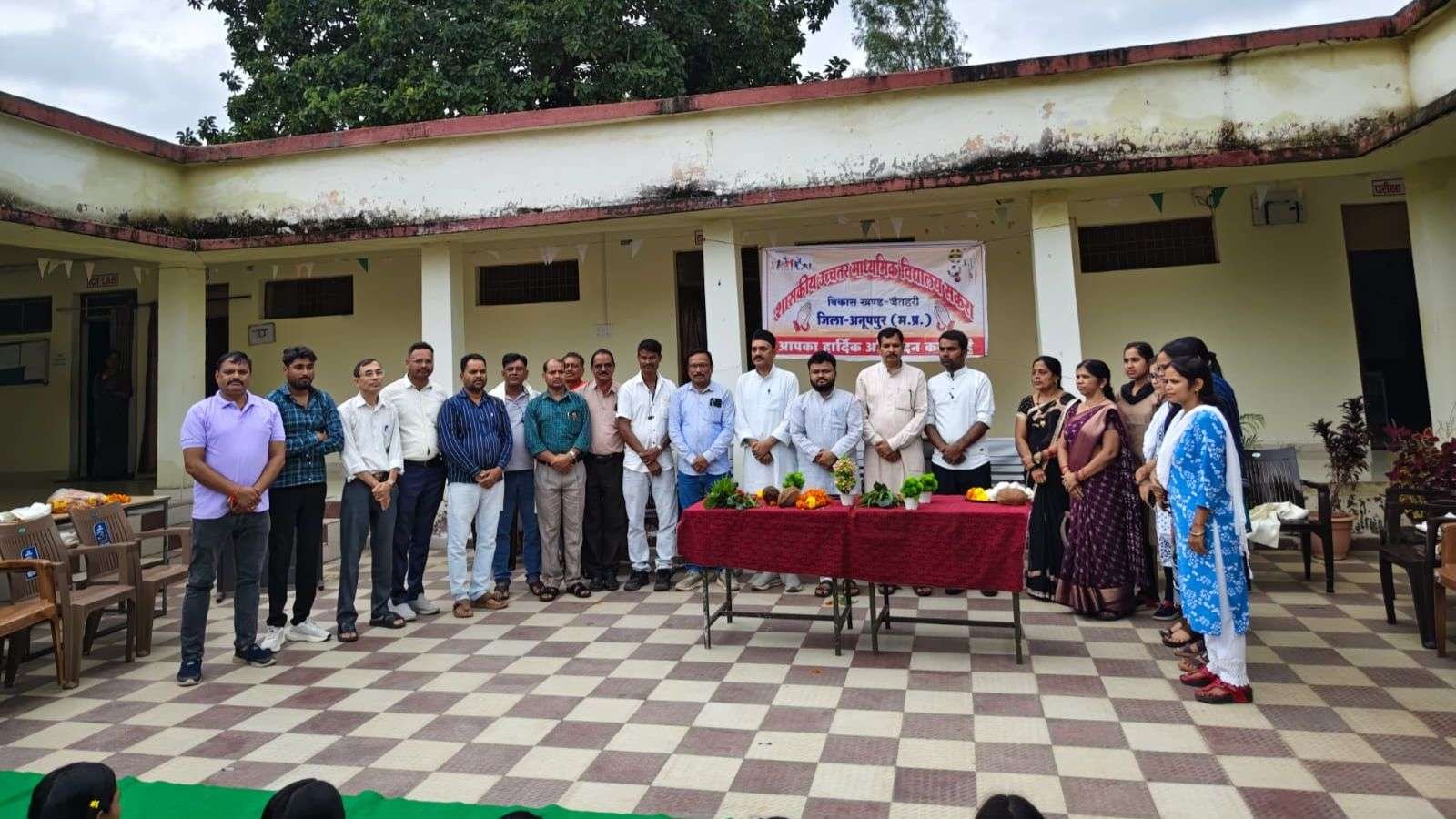 गुरुजनों के सम्मान से सजा शिक्षक दिवस, सकरा में शिक्षकों का हुआ आत्मीय अभिनंदन