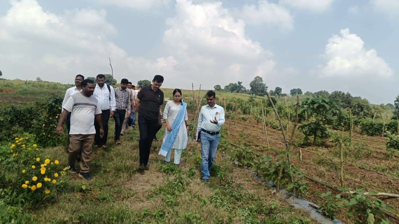 प्रधानमंत्री कृषि धन-धान्य योजना के केंद्रीय नोडल अधिकारी ने जिले में कृषि एवं ग्रामीण आजीविका गतिविधियों का किया अवलोकन