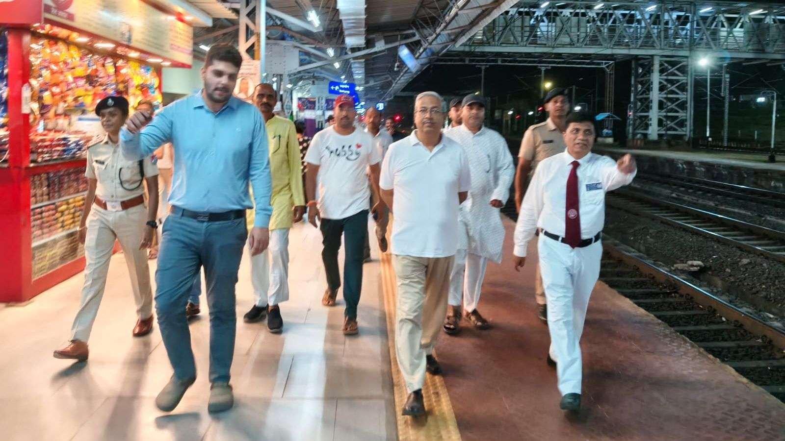 अनूपपुर जंक्शन के विकास को नई रफ्तार, दूसरी ओर प्लेटफॉर्म से लेकर शौचालय तक उठी यात्री सुविधाओं की मांग